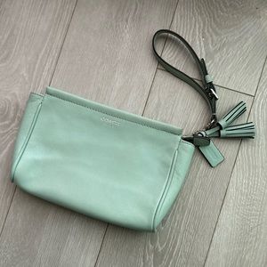 🌿coach wristlet pouch